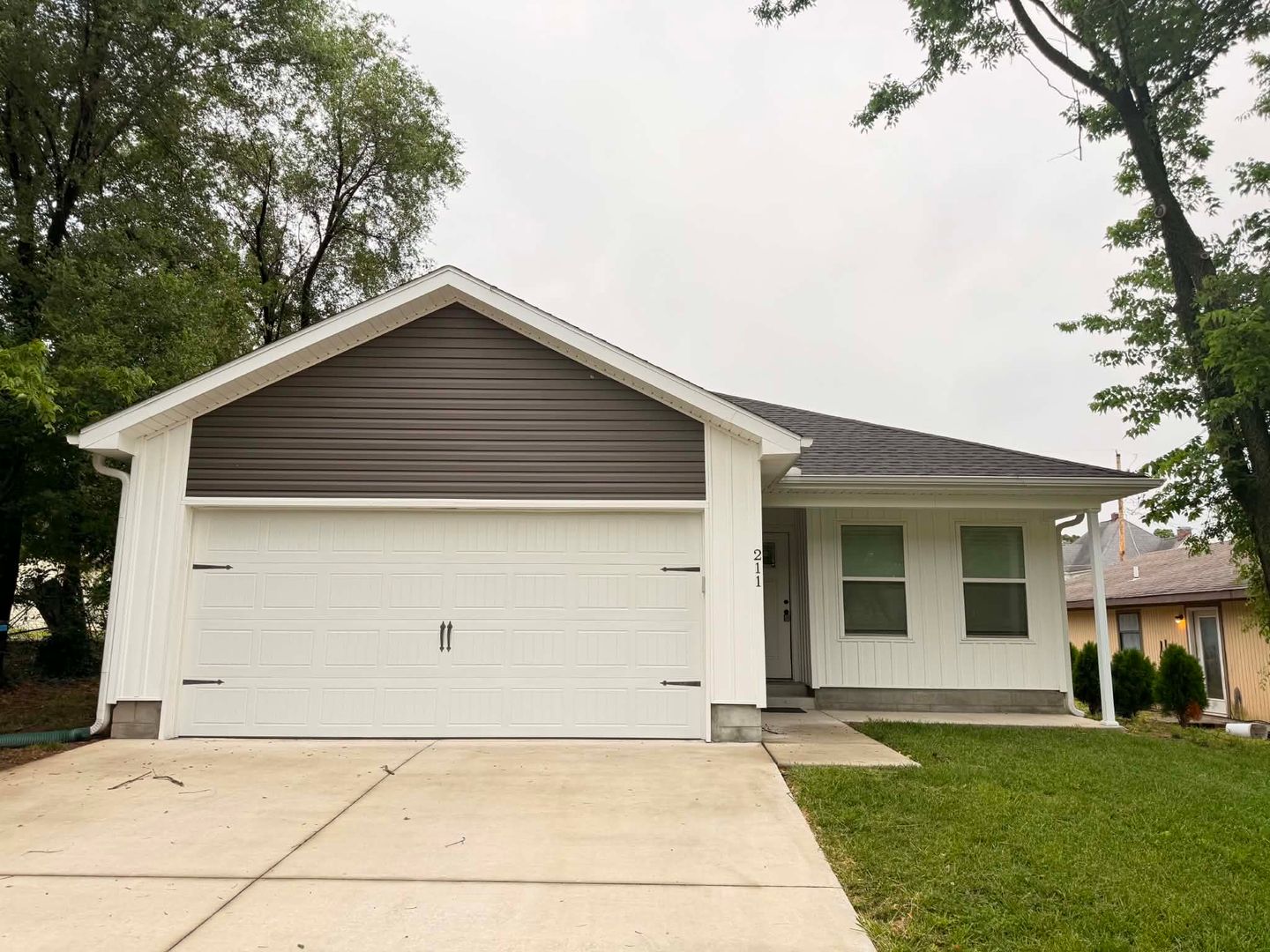 Joplin House: 211 S Galena Ave