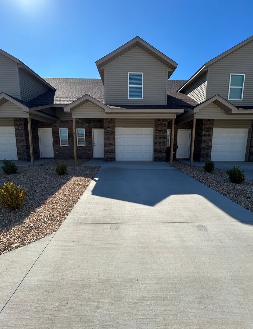 Rogers House: 2802 W Mockingbird Ln