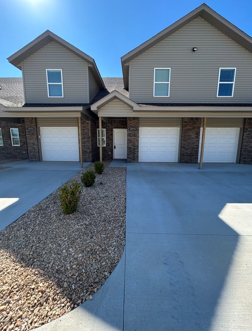 Rogers House: 2804 W Mockingbird Ln