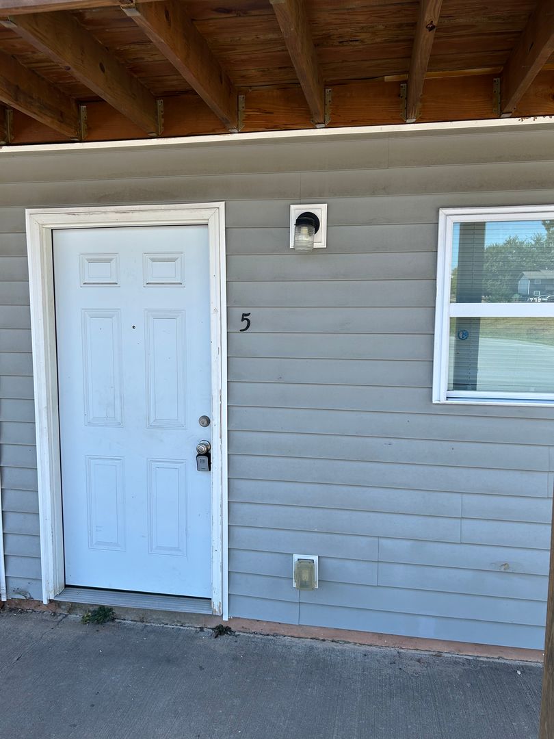 Springdale Apartment: 403-409 Park St.