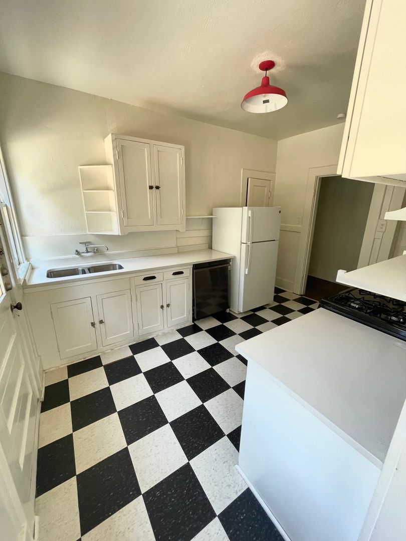 Dallas Apartment: 315 W. 6th Street