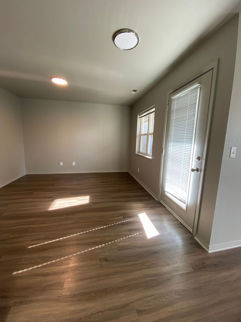 Boise Apartment: 970 N. 29th St. #B05