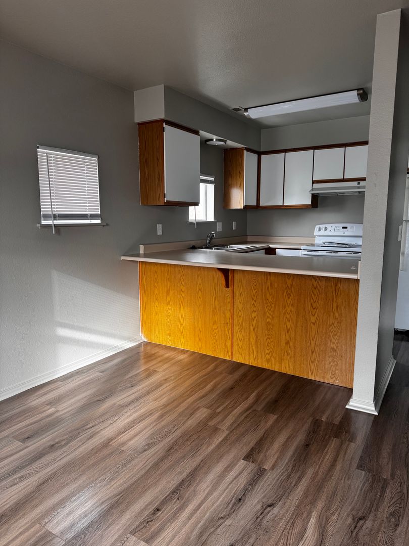 Boise Apartment: 970 N. 29th St. #B05