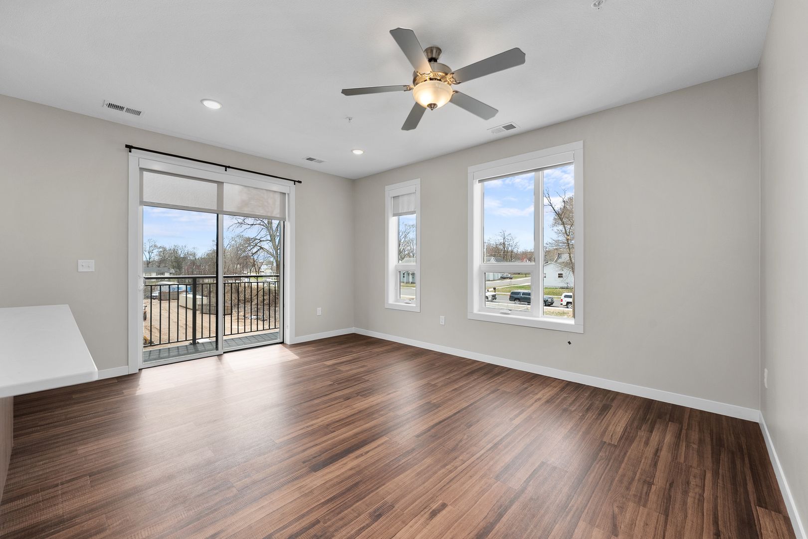 Eau Claire Apartment: 2016 Oxford Avenue