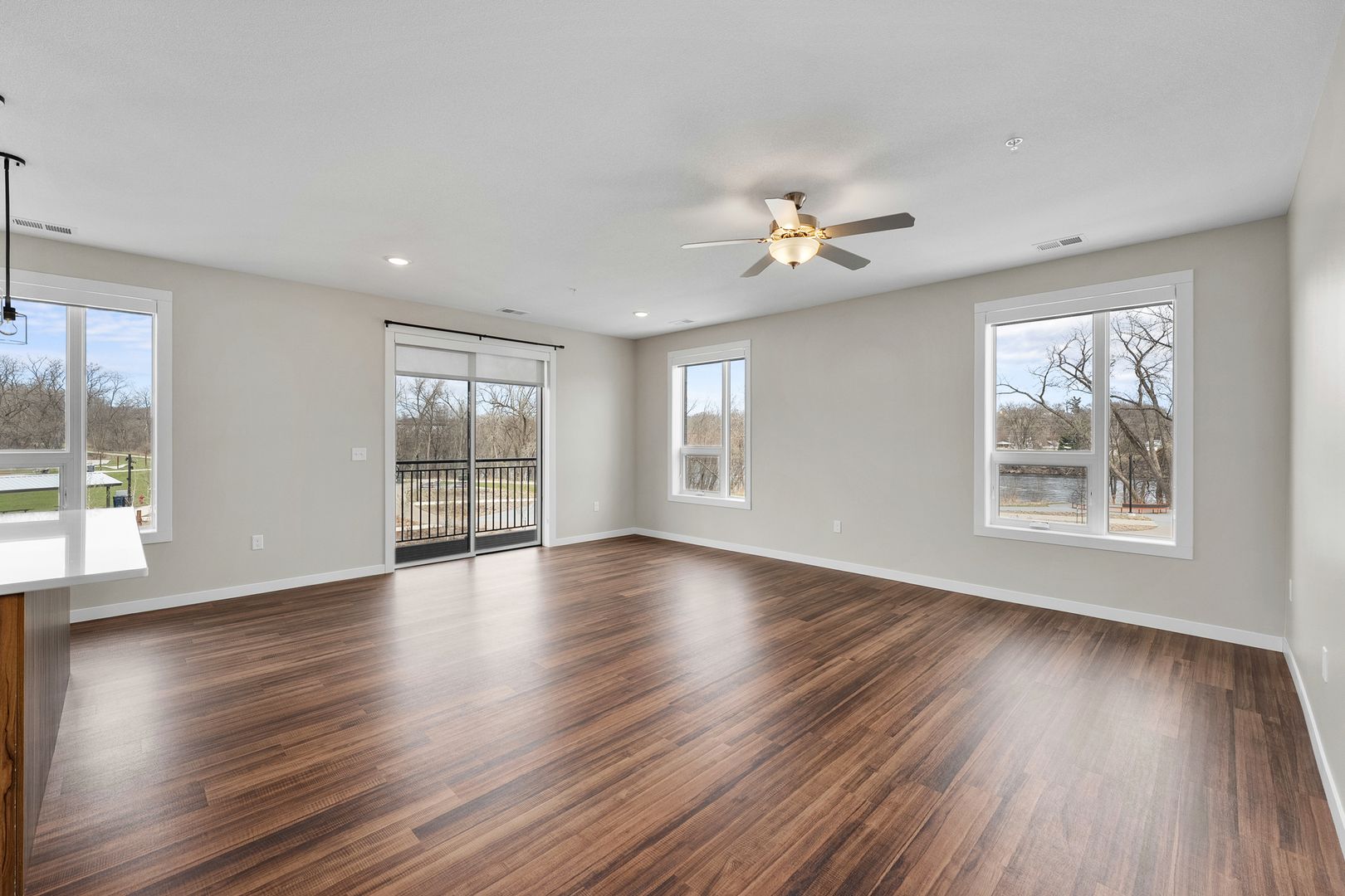 Eau Claire Apartment: 2016 Oxford Avenue