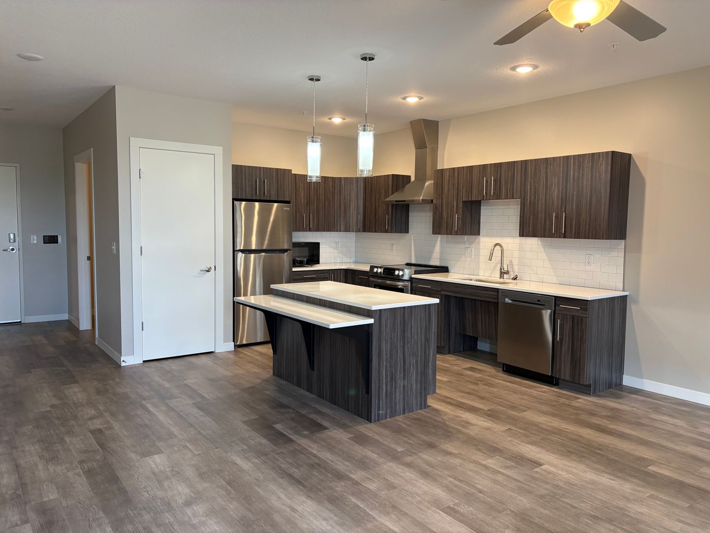 Superior Apartment: 2601 Bardon Ave