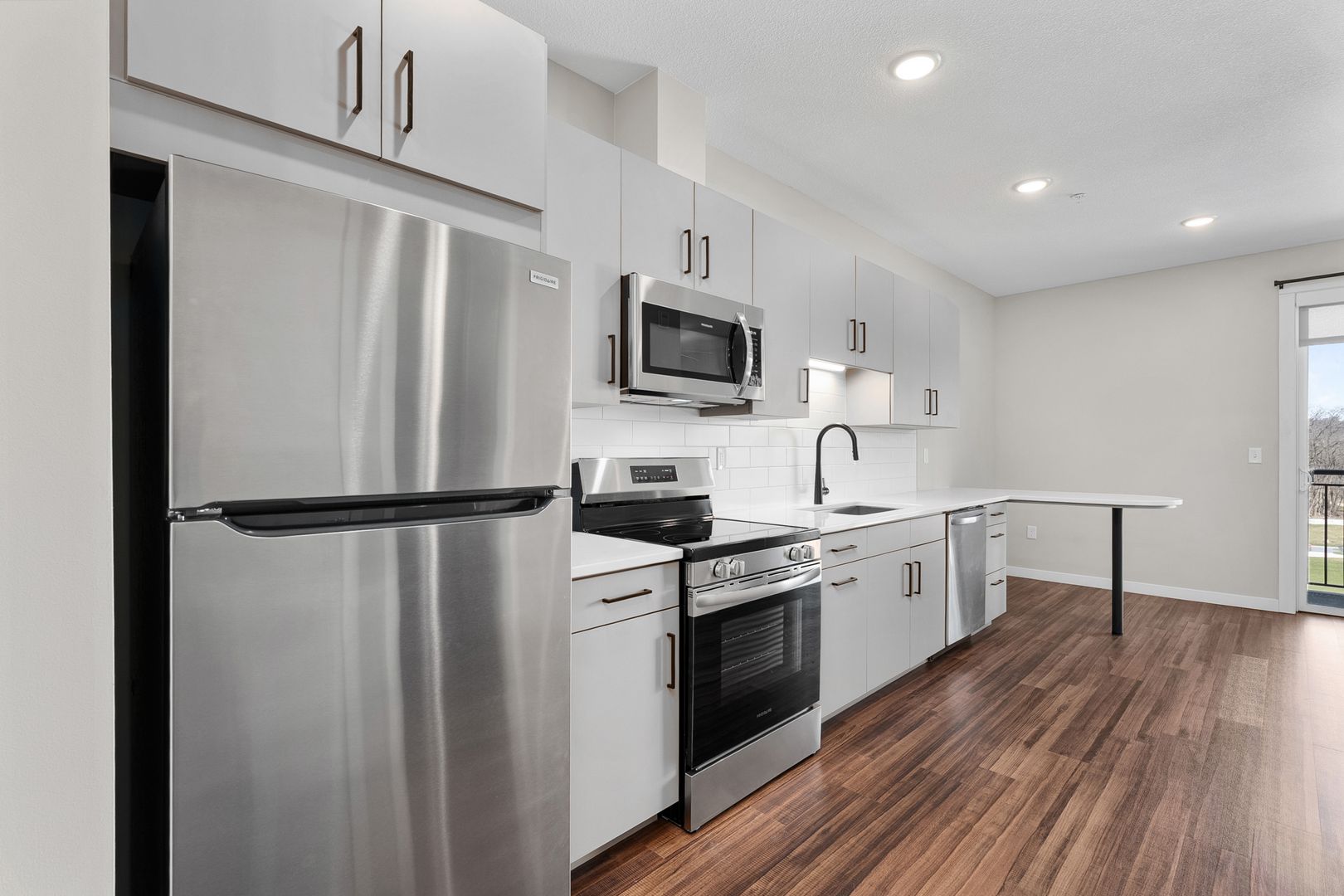 Eau Claire Apartment: 1920 Oxford Avenue