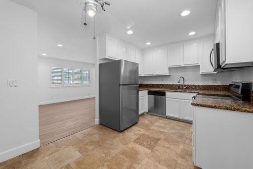 Gorgeous, Spacious Ready to Move in. – photo 1