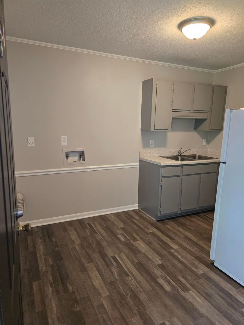 Winston-Salem Apartment: 5785 Hickory Knoll Drive #4