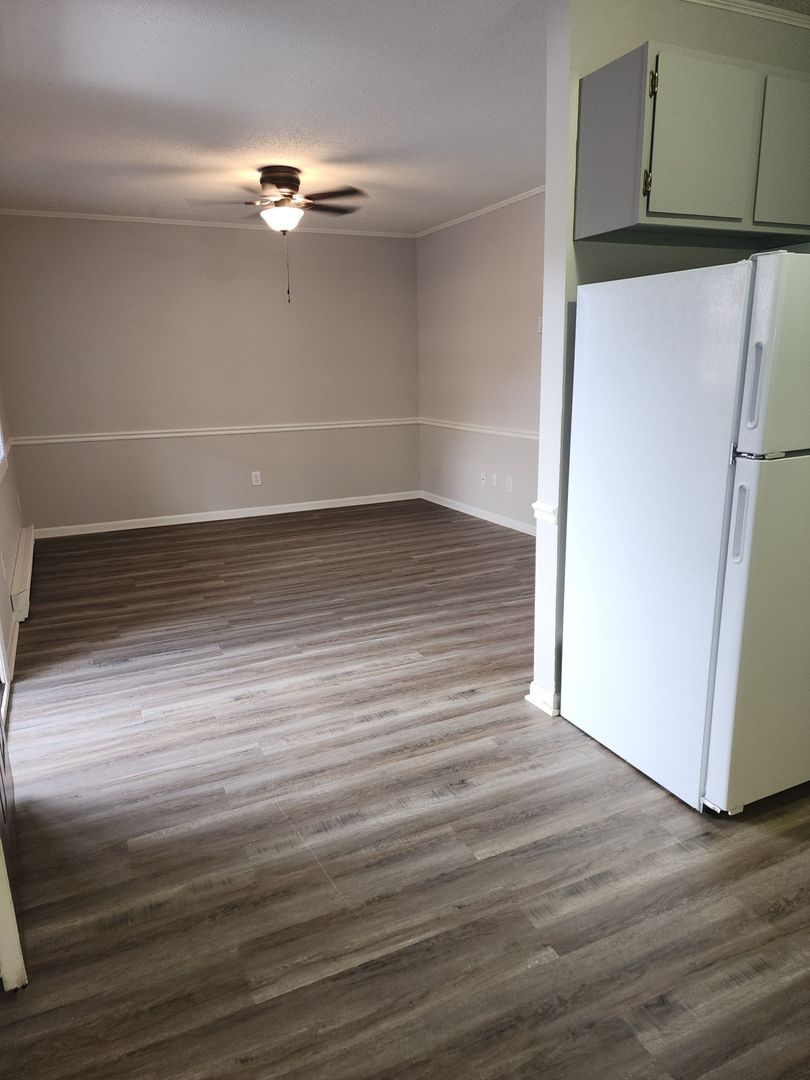 Winston-Salem Apartment: 5785 Hickory Knoll Drive #4