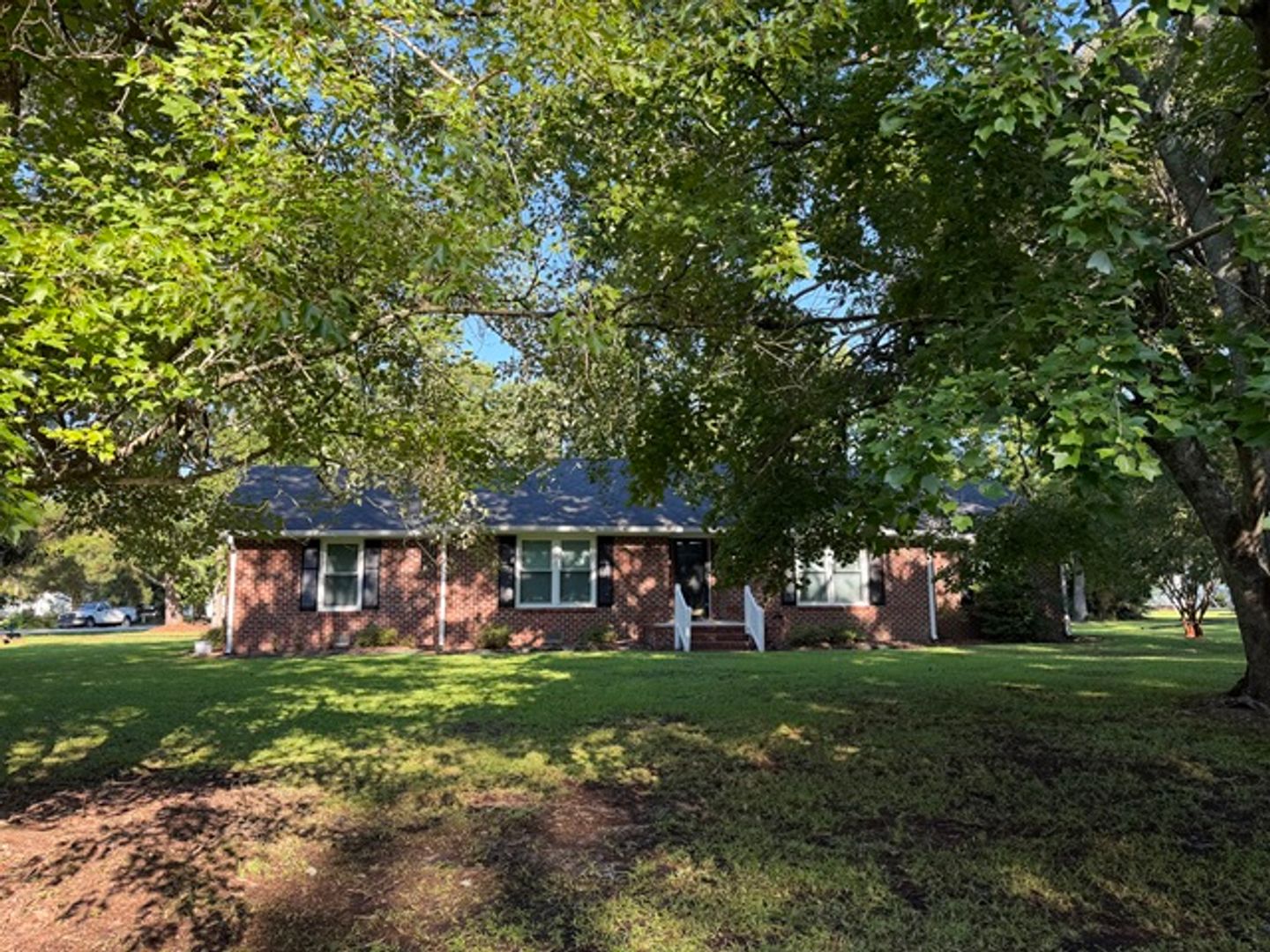 Jacksonville House: 124 Rock Creek Dr S