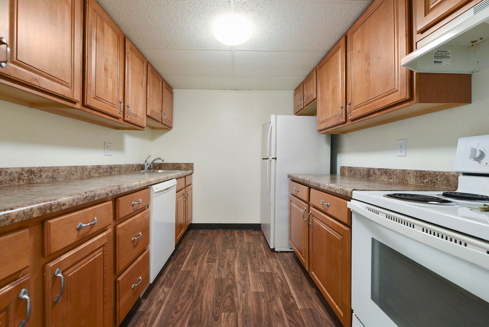 Oakmont Apartment: 700 Fifth St.