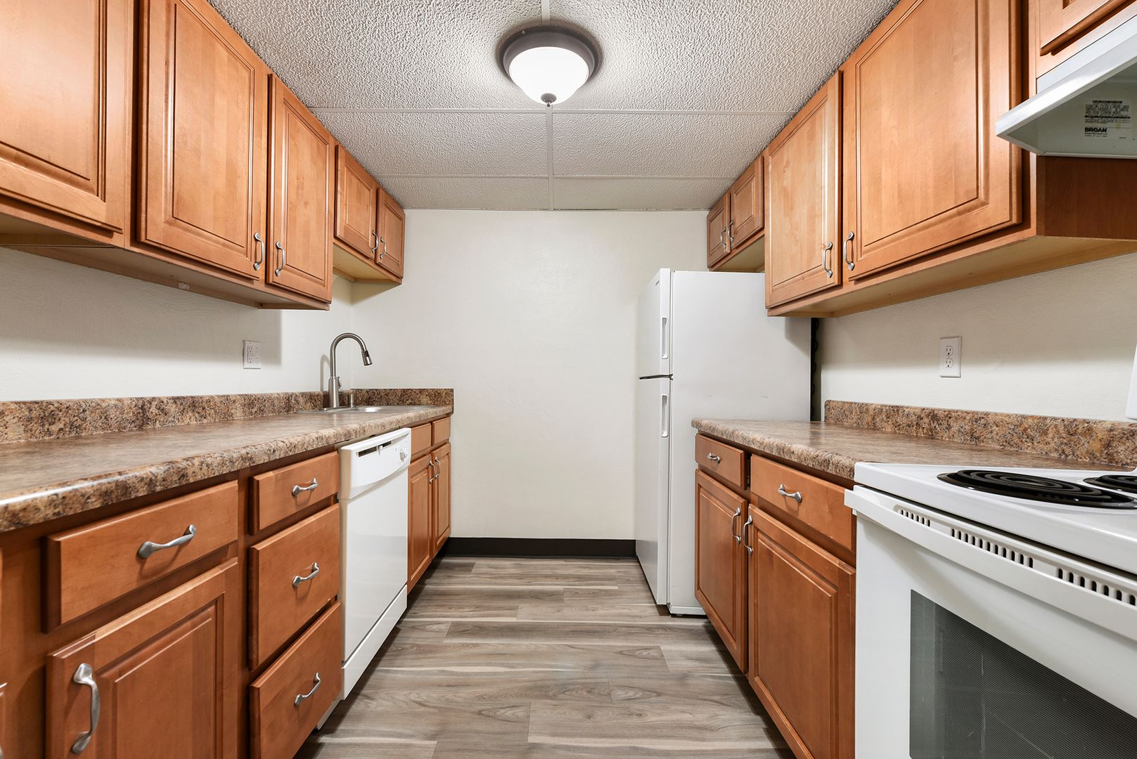 Oakmont Apartment: 700 Fifth St.