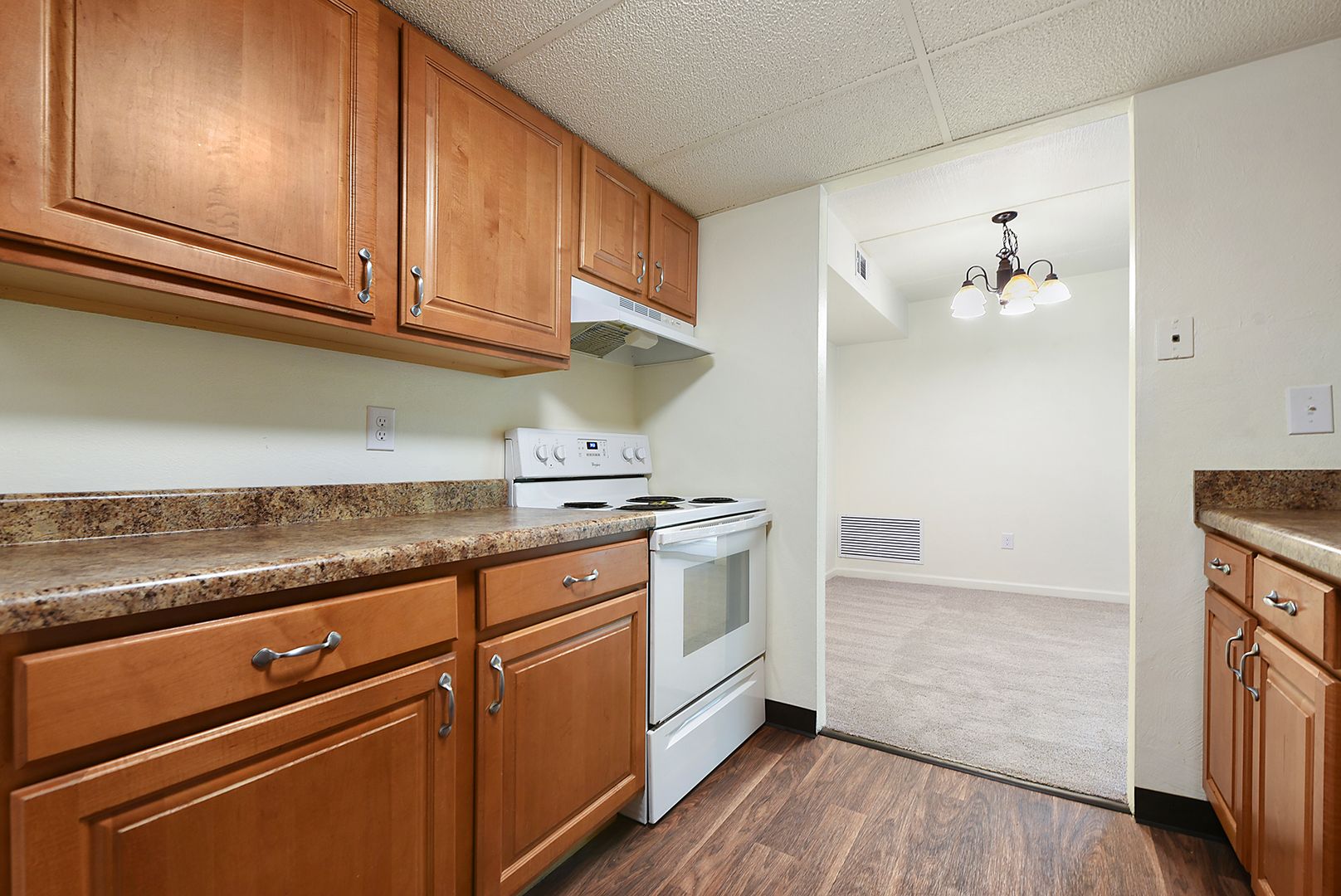 Oakmont Apartment: 700 Fifth St.