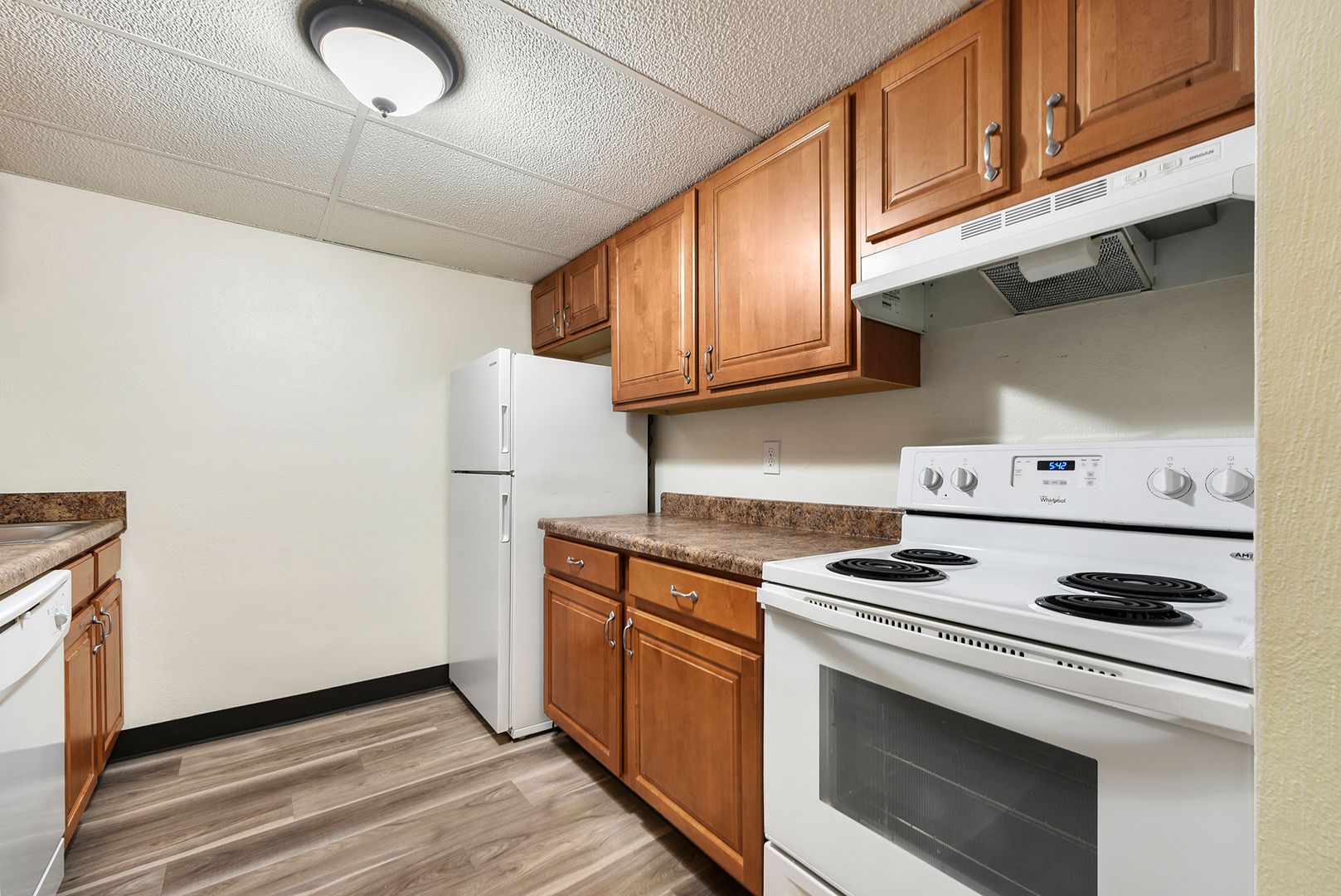 Oakmont Apartment: 700 Fifth St.