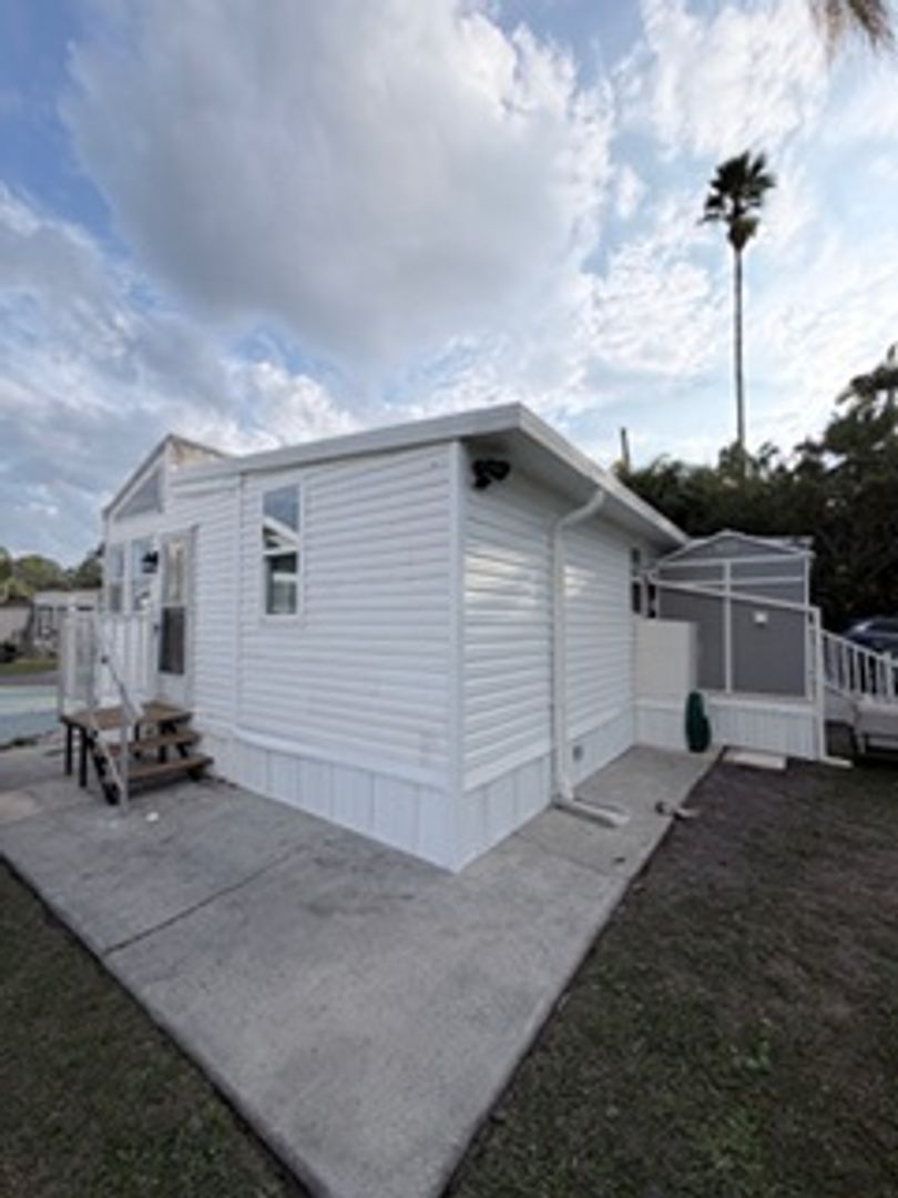 Saint Cloud House: 1370 Shipwreck Ln