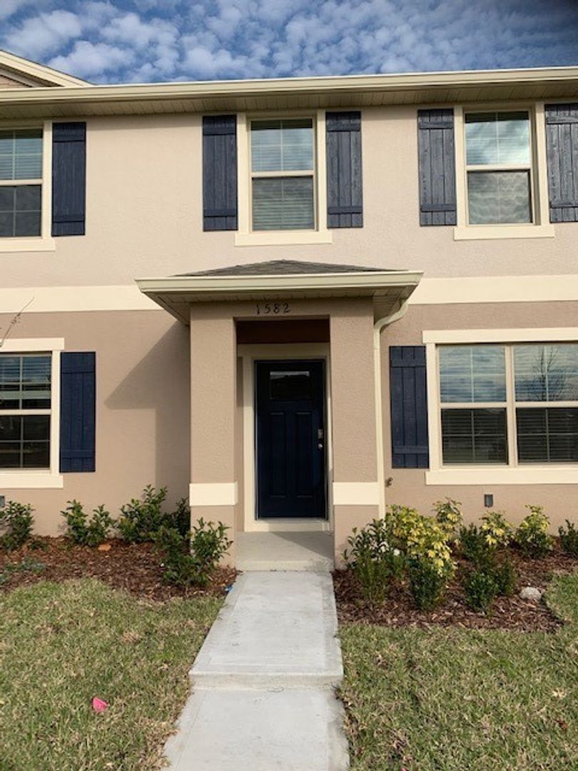 Kissimmee Townhome: 1582 Dalehurst Ln