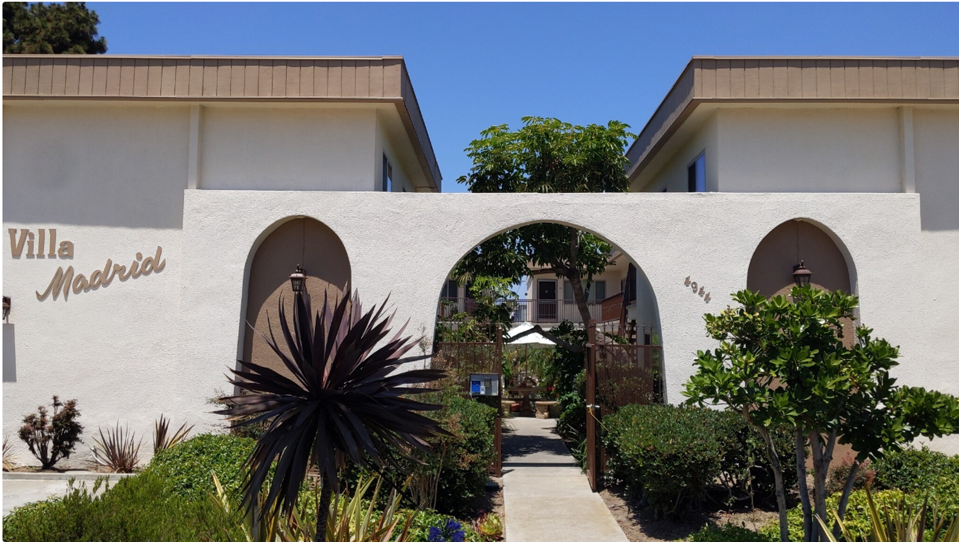 San Diego Apartment: 4944 Narragansett Ave