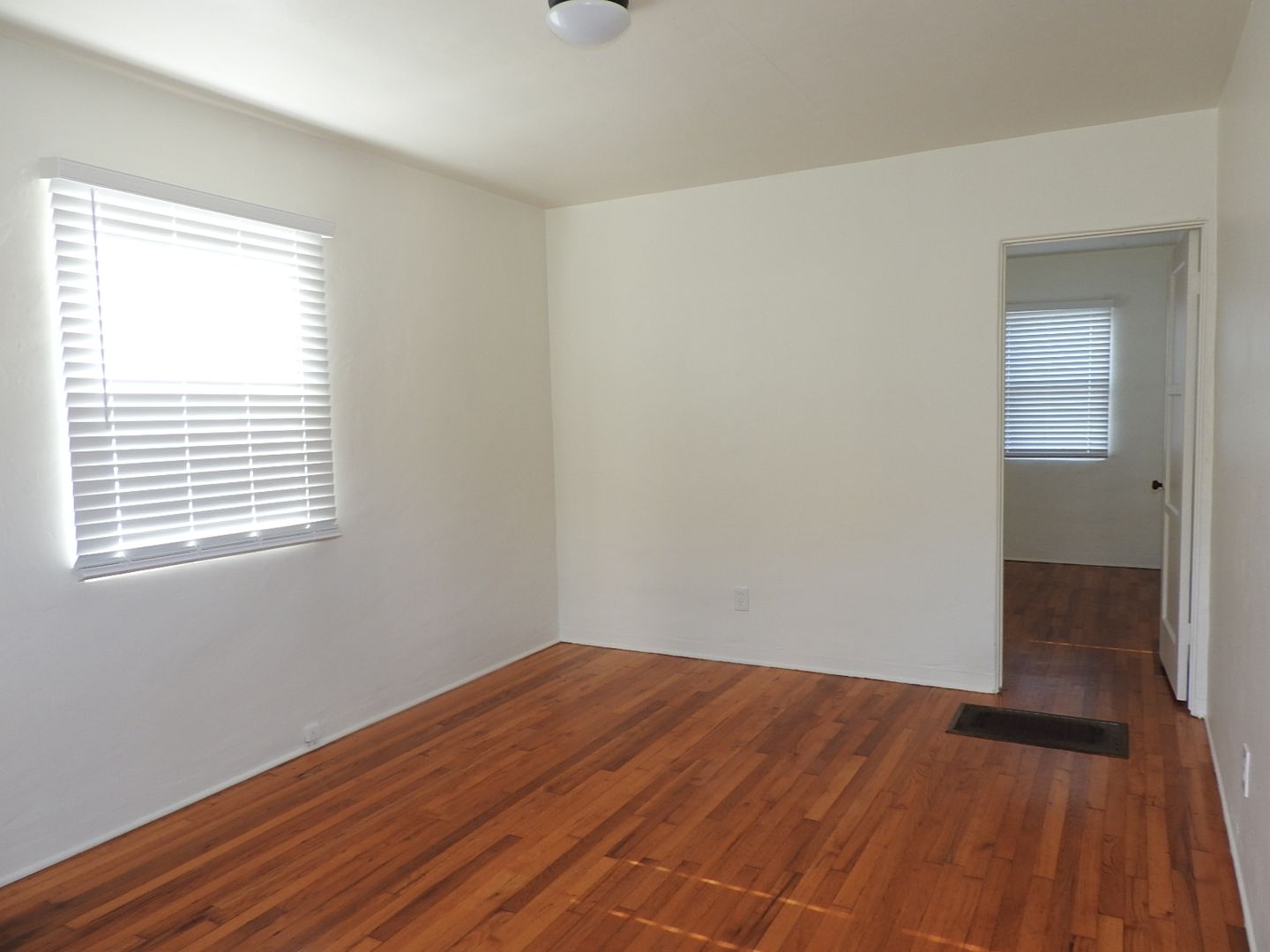 San Diego Apartment: 4942-52 Santa Cruz Avenue