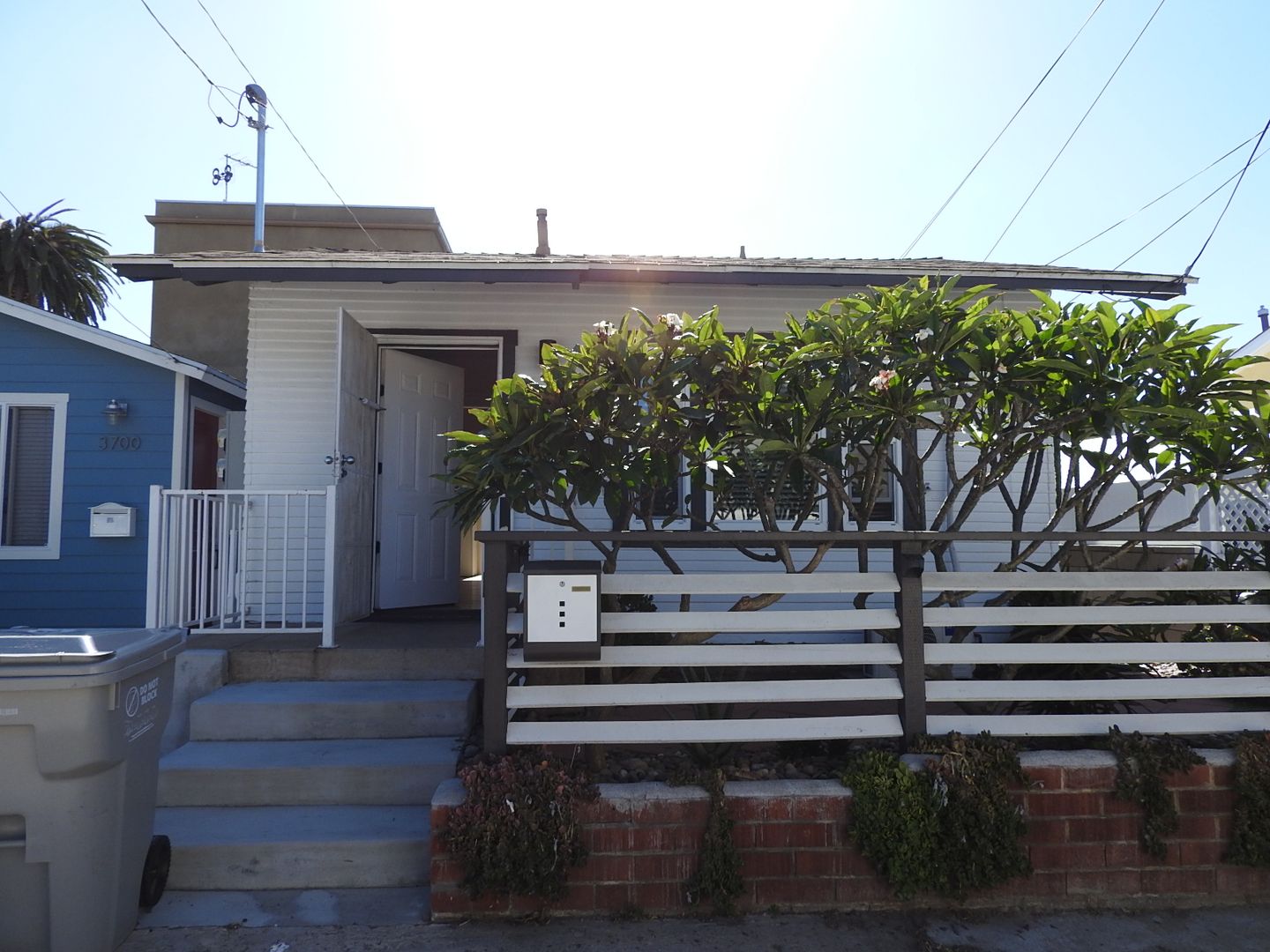 San Diego Apartment: 3700 Crestwood Place