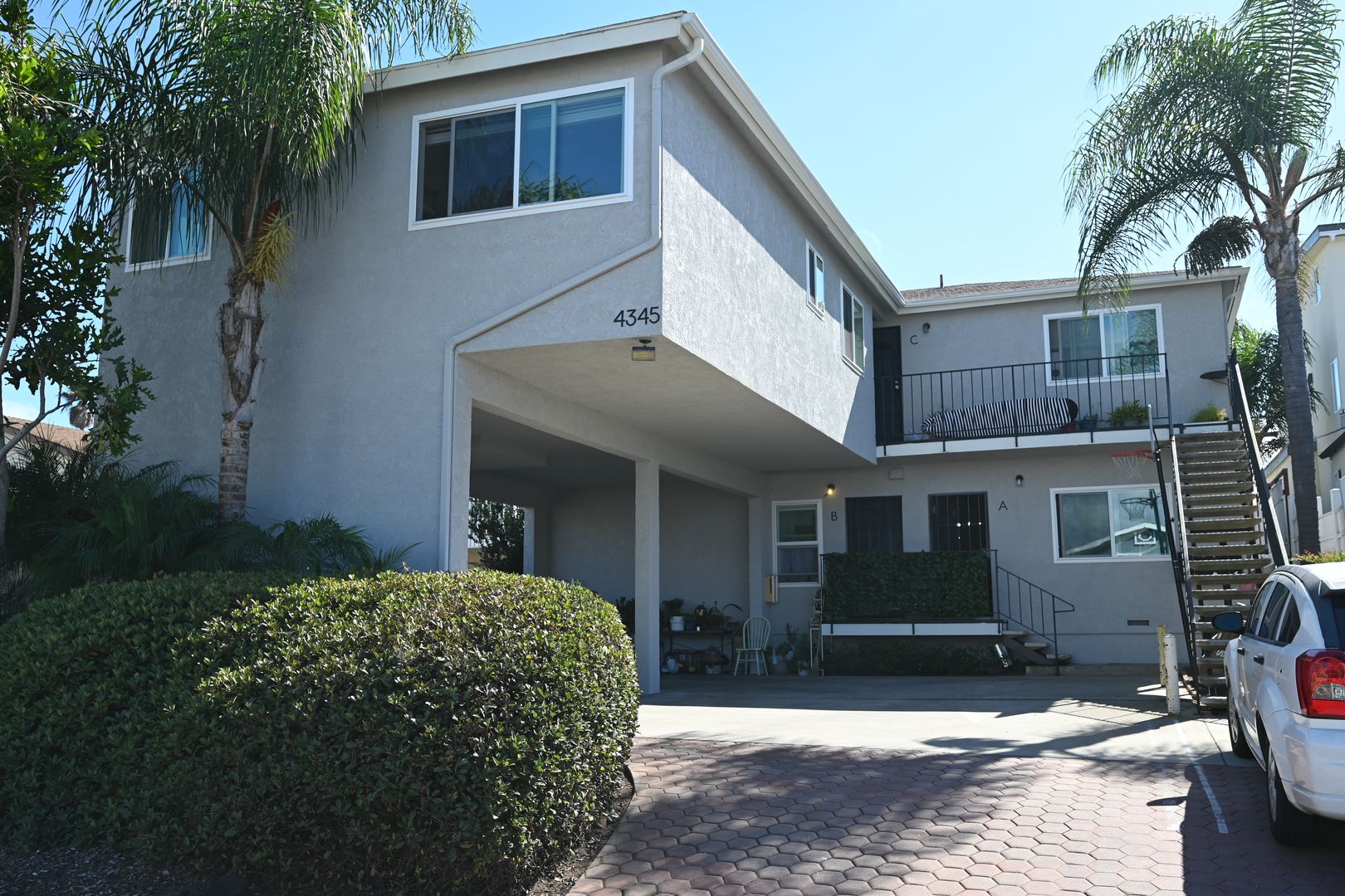 San Diego Apartment: 4345 Mentone Street