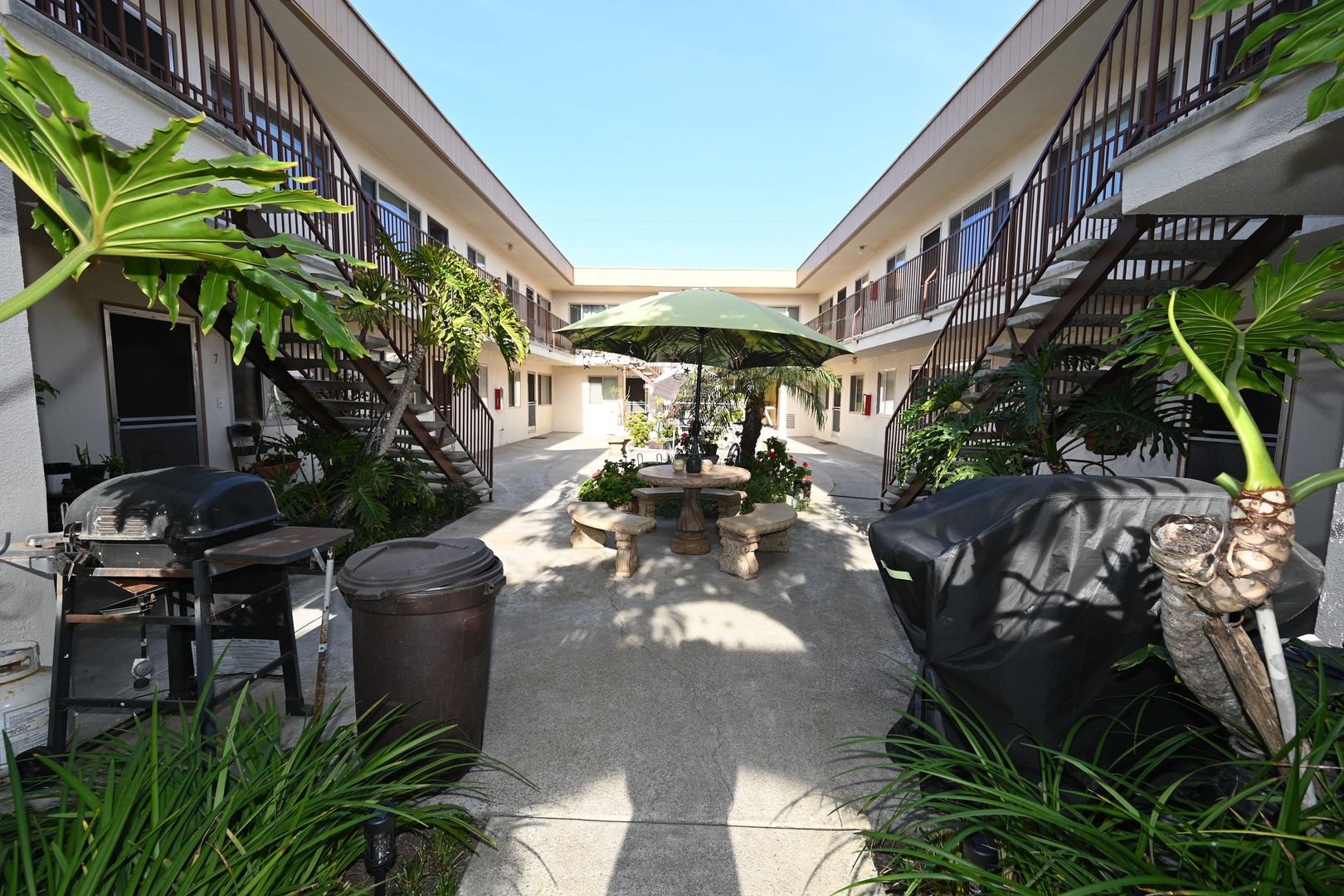 San Diego Apartment: 4944 Narragansett Ave