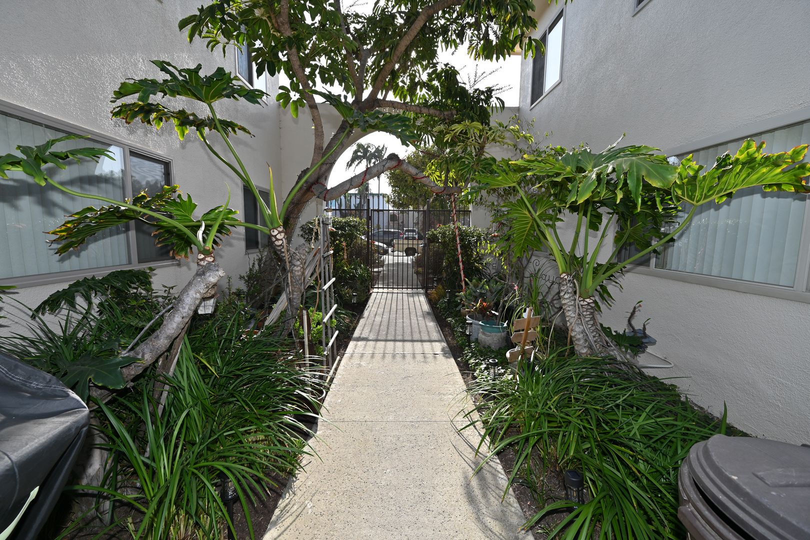 San Diego Apartment: 4944 Narragansett Ave