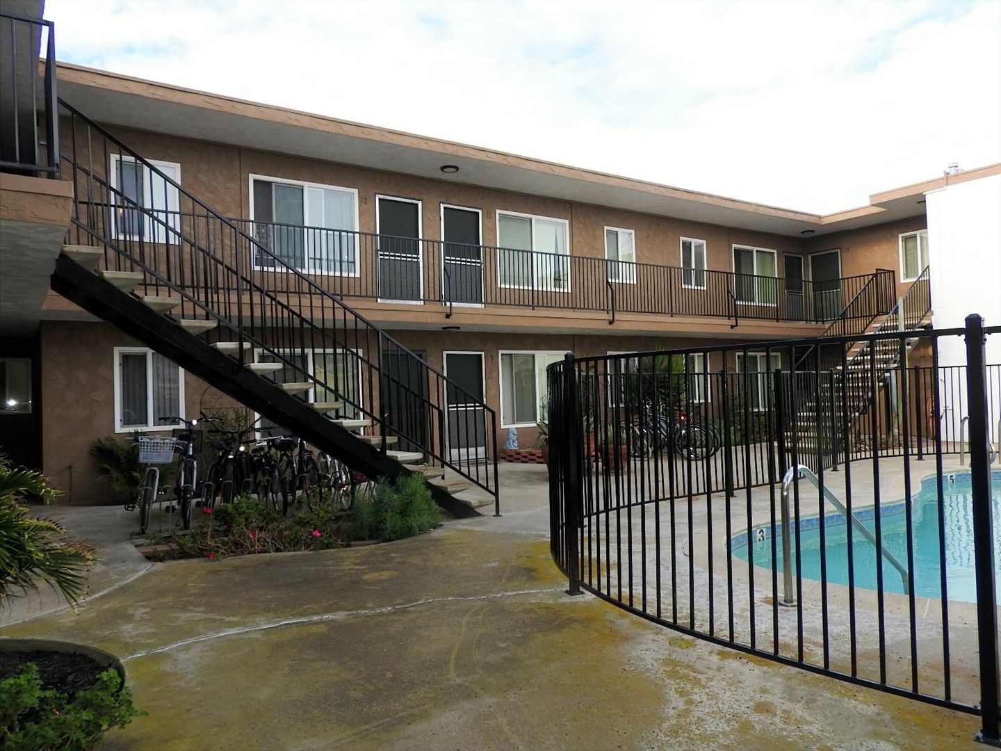 San Diego Apartment: 5030 Del Monte Ave