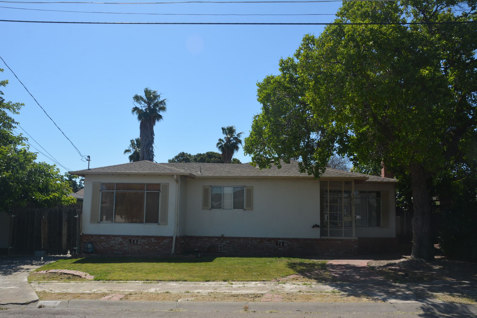 Pittsburg House: 3809 Lassen Drive