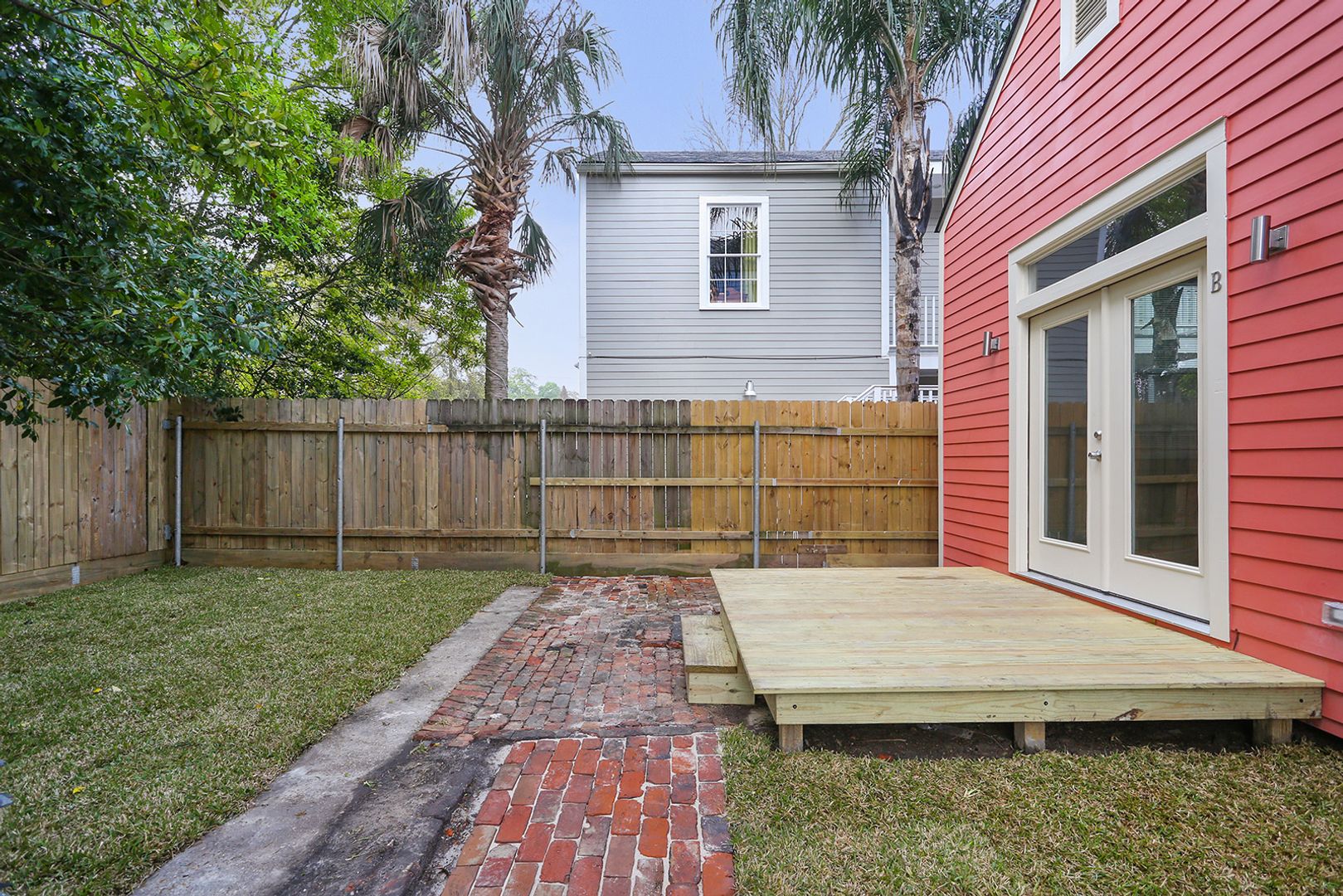 New Orleans Apartment: 1832 Baronne Street
