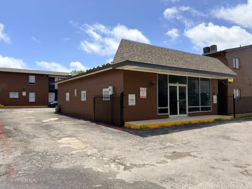 Laundromat space for Lease! – photo 1