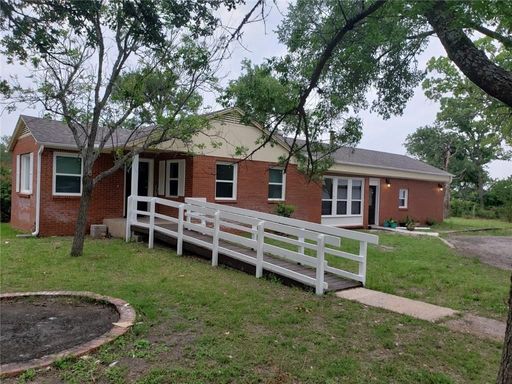 House + approx. 1 acre land for lease in Manor – photo 1