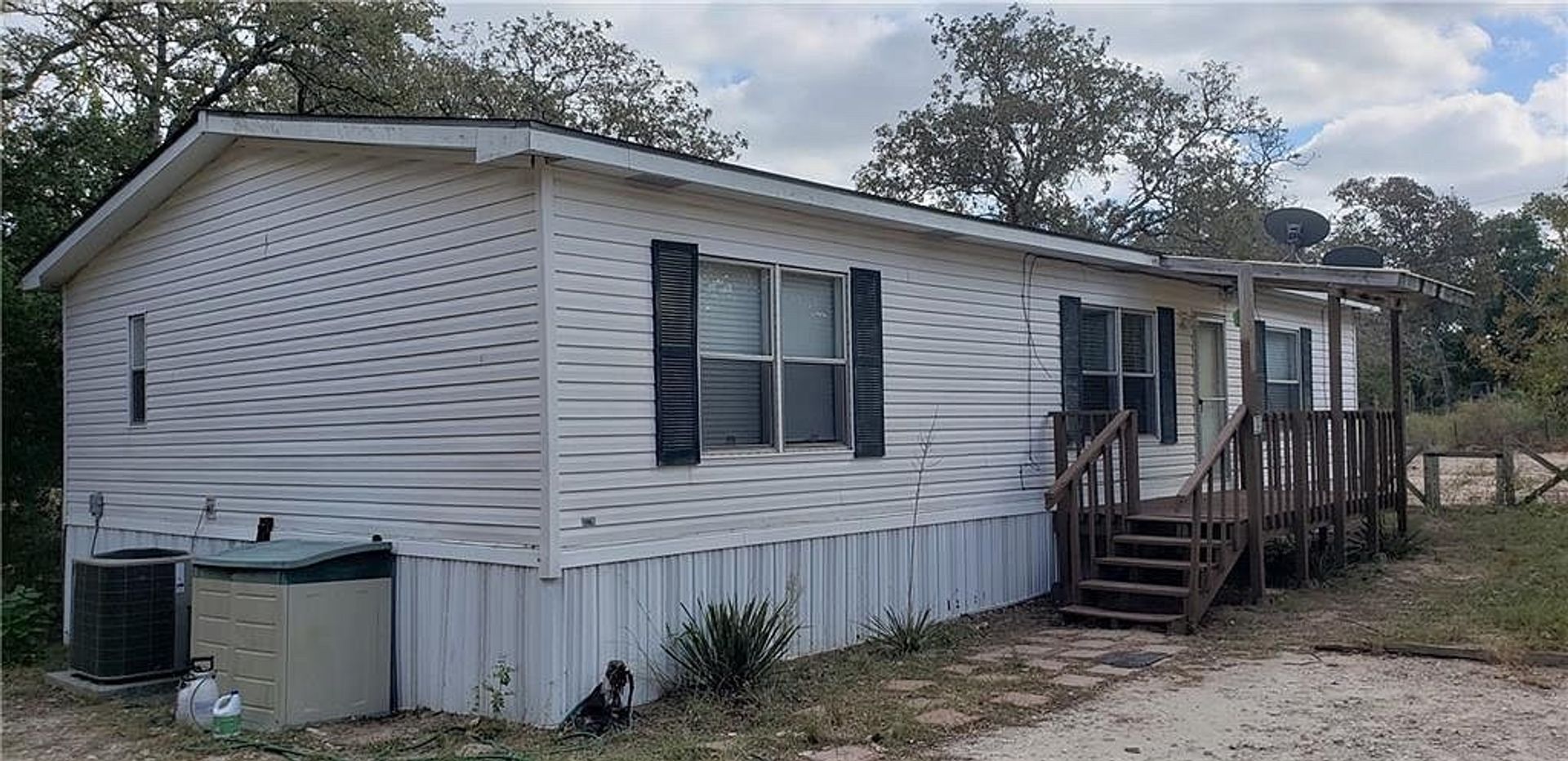 Elgin House: 732 Hidden Oaks Dr