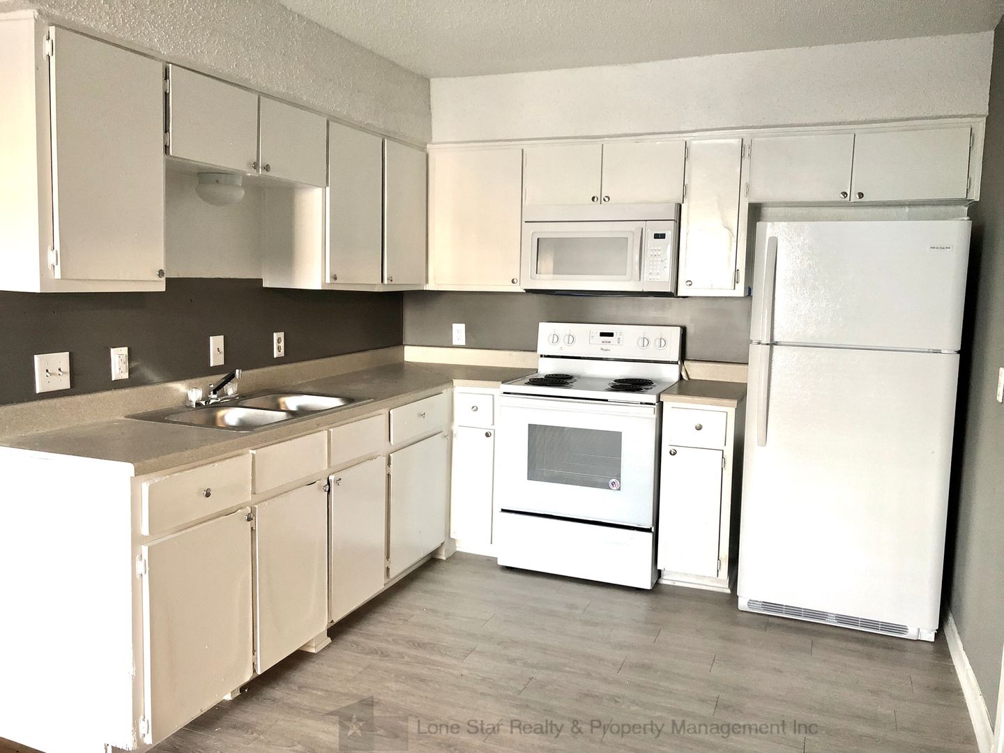 Killeen Apartment: 420 N Gilmer St