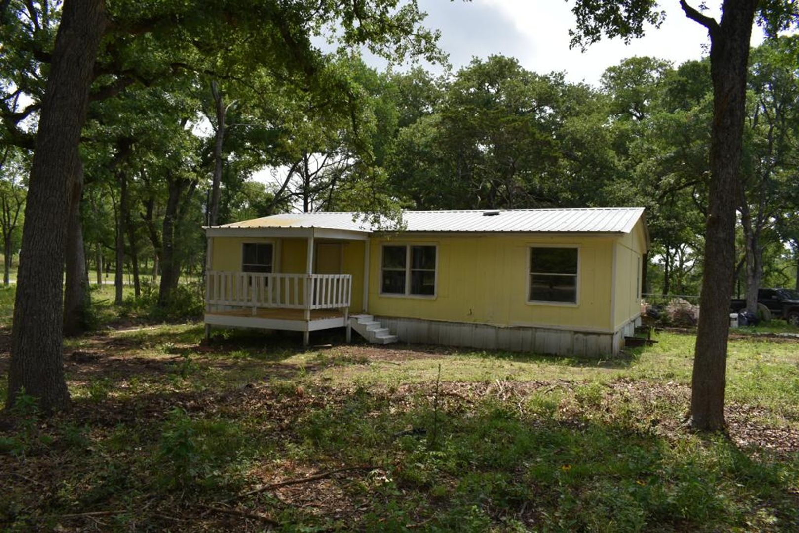 Manor Apartment: 8607 Burleson Manor road