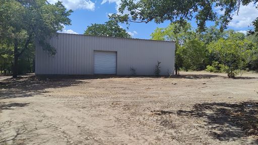 4 Bay Warehouse with 3200 Sqft + 2 acre land $2995!! – photo 1