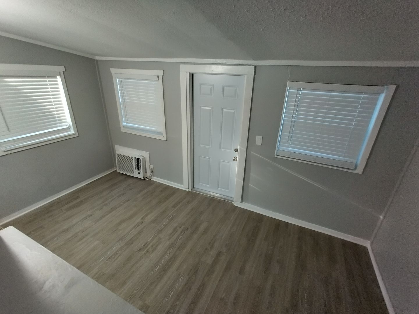Tampa Apartment: 4611 N Hubert Ave