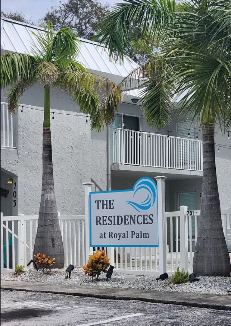 Indian Rocks Beach Apartment: 701 1st Street