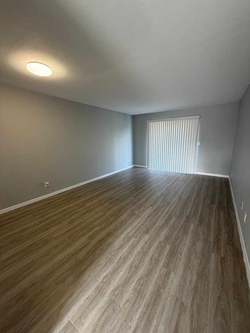 Ruskin Apartment: 709 Oceanside Cir