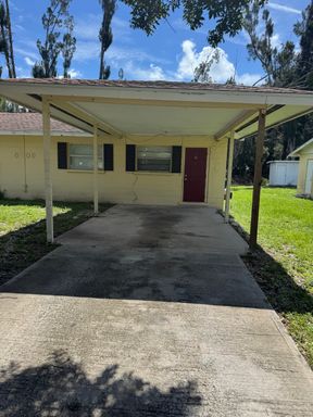 House, semi-detached with Large Yard and Washer/Dryer Connections – photo 1