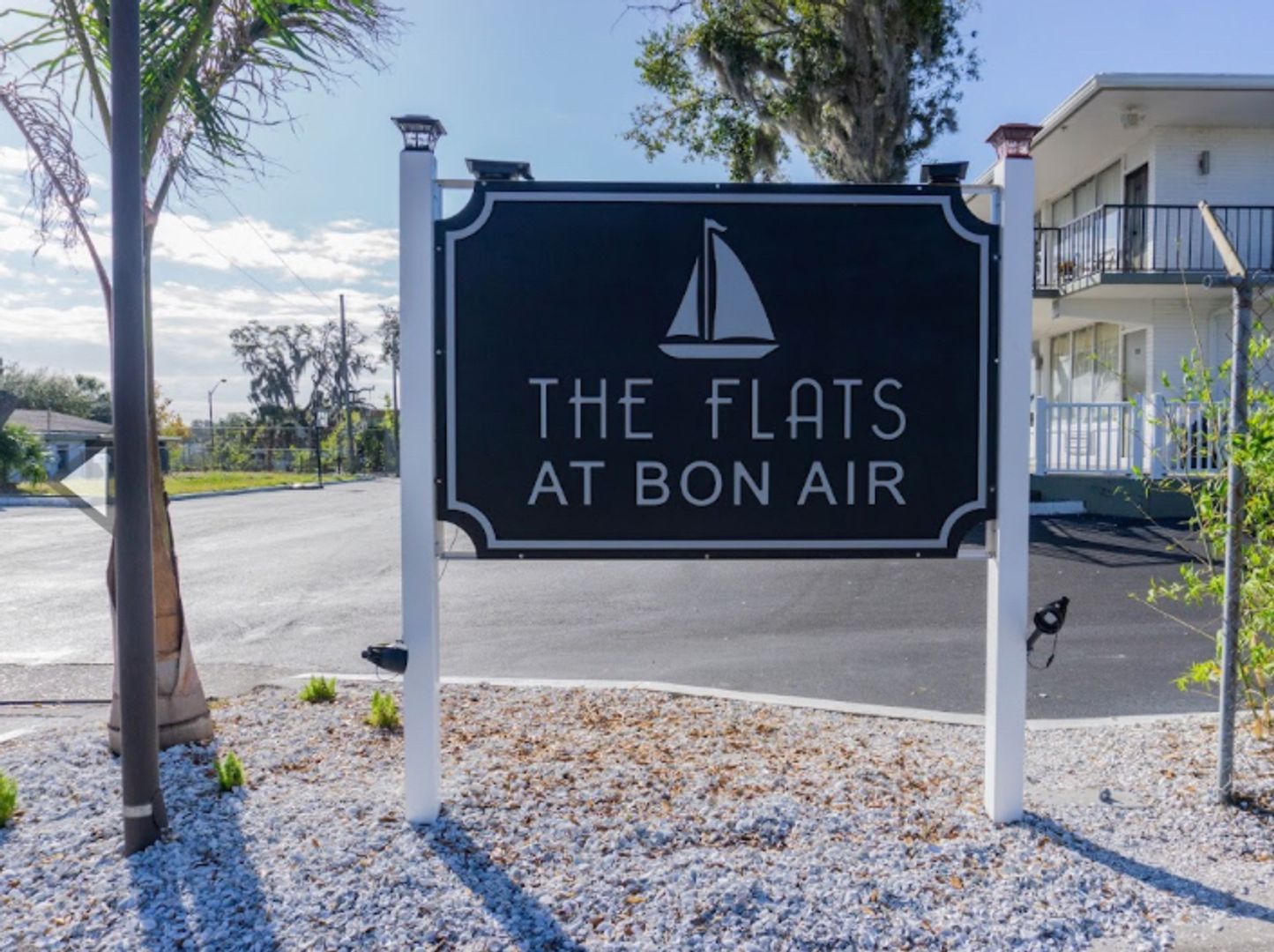 Lakeland Apartment: 515 Bon Air St