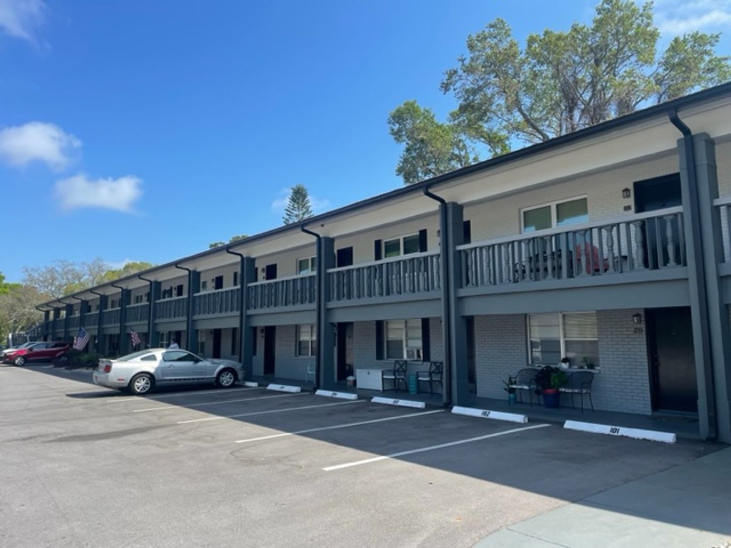 Belleair Bluffs Apartment: 231 Indian Rocks Road N