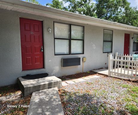 Thank you for your interest in Case De Strawberry! SECOND MONTH OF RENT IS FREE....