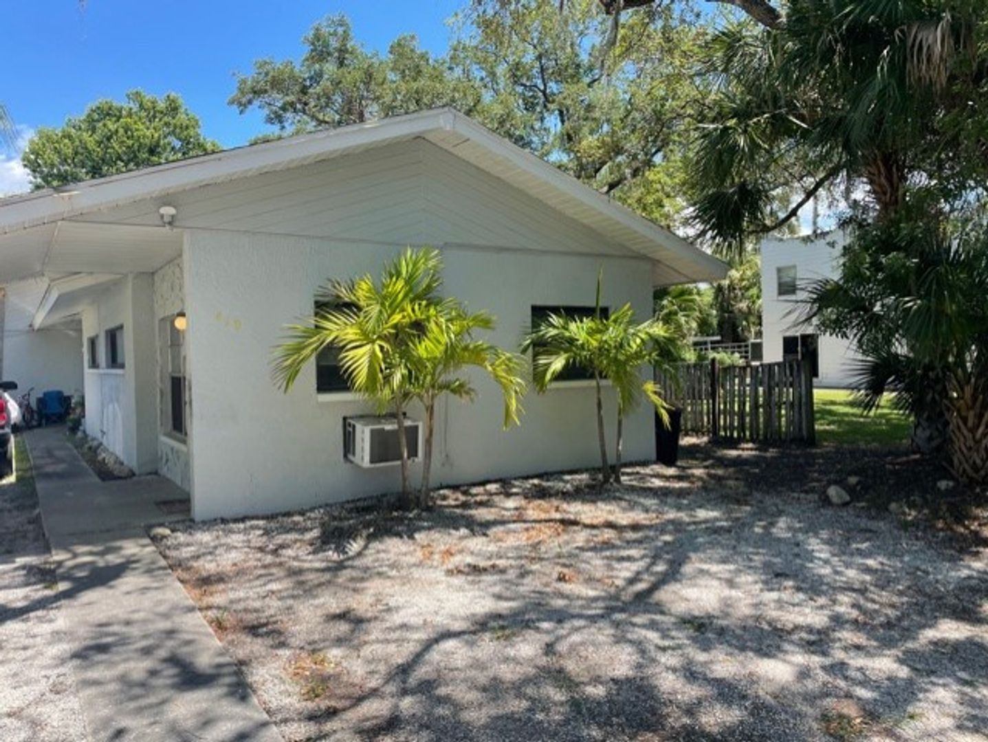 Tarpon Springs Apartment: 419 Pineapple St