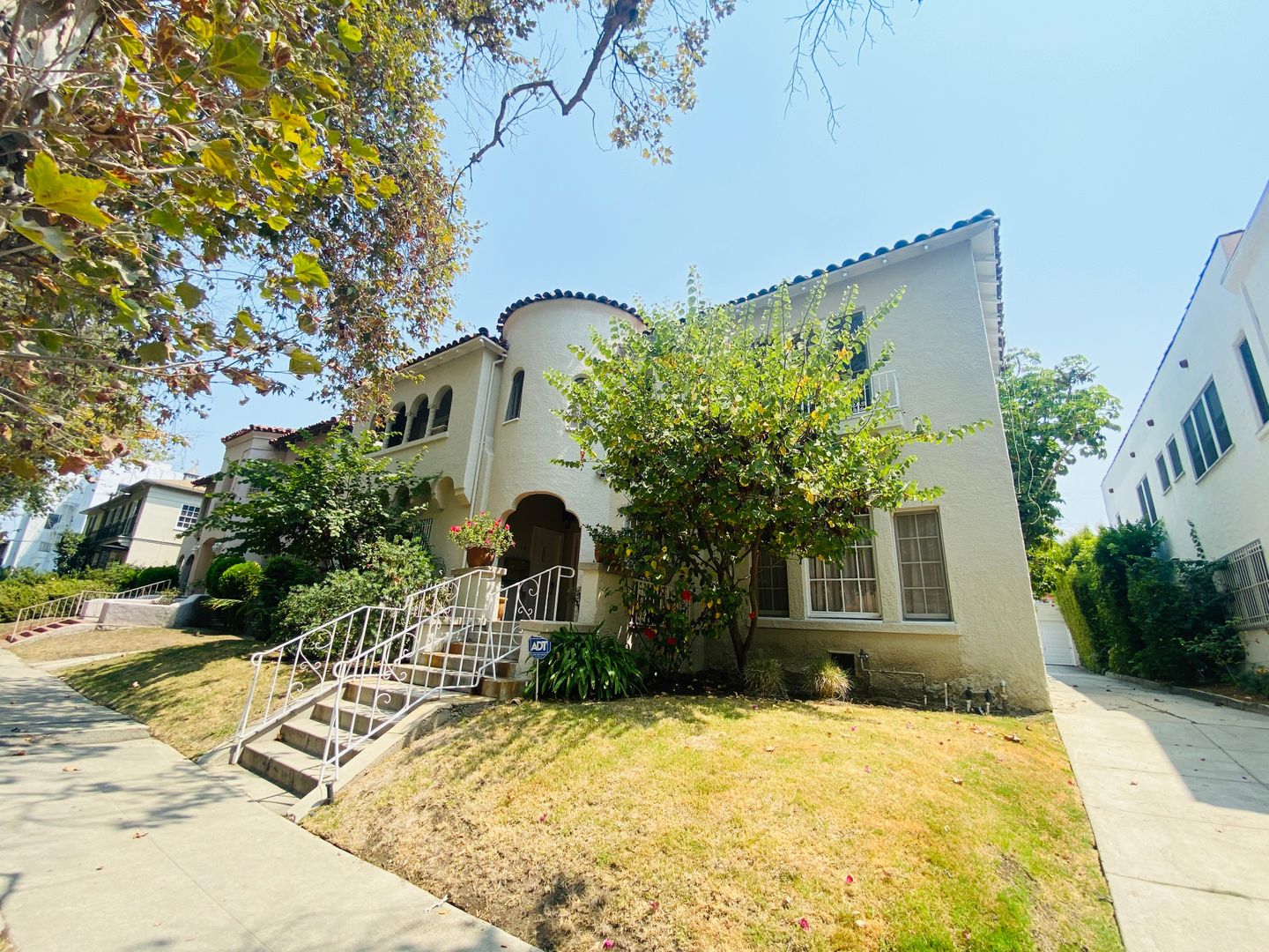 Los Angeles Apartment: 114 S. Sycamore Ave.