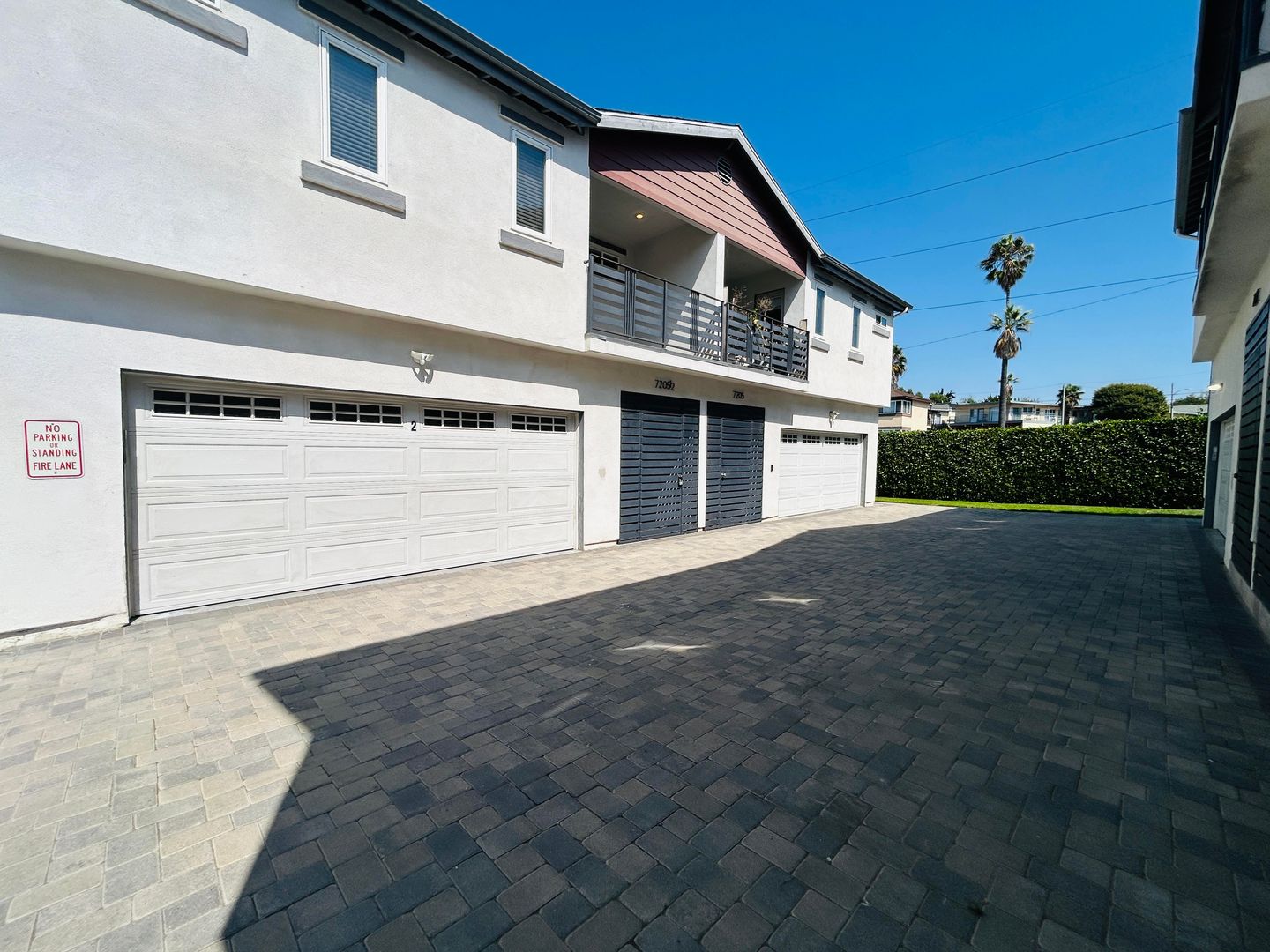 Los Angeles Apartment: 7205 S. La Cienega Blvd