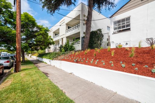 Fabulous Updated Large 1+1 Near Westwood and UCLA!! *** MOVE-IN SPECIAL – photo 1