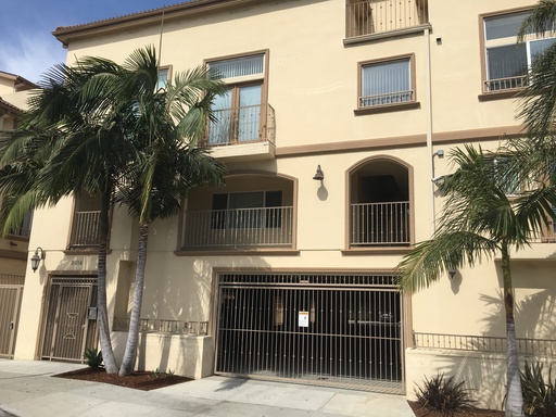 Enormous & Charming 2+2.5 Palms Townhouse w/ Private Sundeck – photo 1