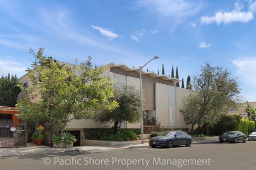 ***MOVE-IN SPECIAL, ONE HALF MONTH FREE ON 12-MONTH TERM*** Beautiful Upper-Level 2BR/2BA Minutes from the Sunset Strip – photo 1