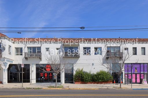 1,065 Square Foot Commercial Space just off of Crenshaw Blvd!! – photo 1
